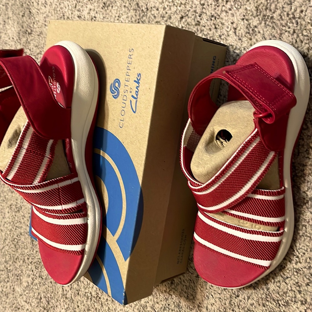Clark’s Cloud Steppers Mira Lily Sport worn twice like new, very comfortable.